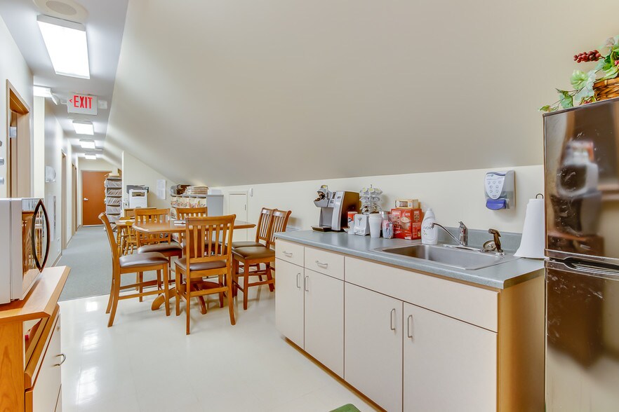 More Photos Of 135 Professional Park Dr, Seneca Healthcare For Lease