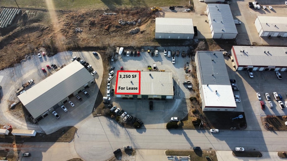 More Photos Of 1531 N Commercial Rd, Nixa Warehouse For Lease