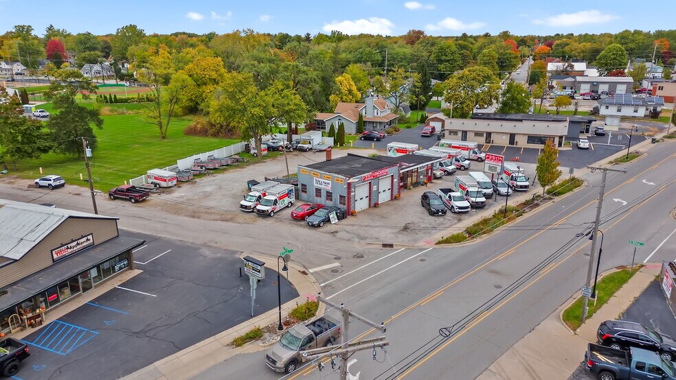 More Photos Of 1001-1003 Calumet Ave, Valparaiso Auto Repair For Sale