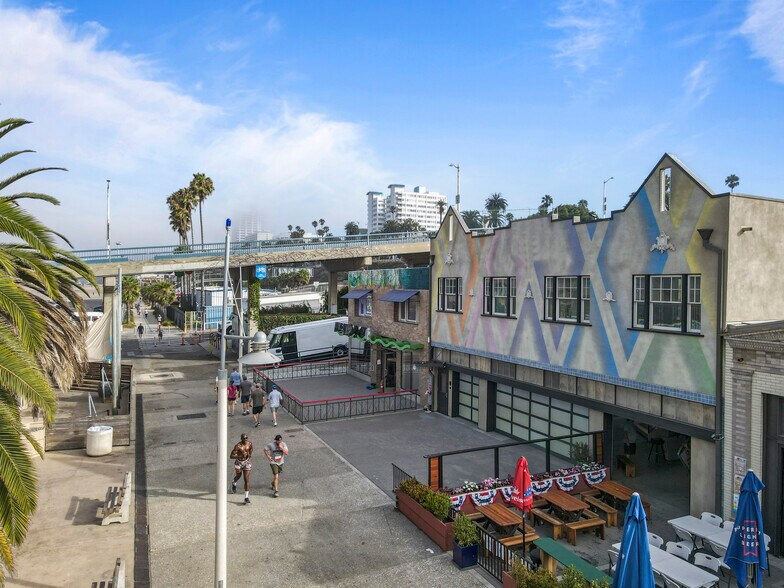 More Photos Of 1605 Ocean Front Walk, Santa Monica Storefront For Lease