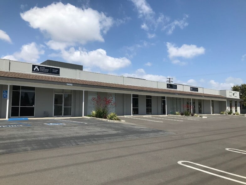 More Photos Of 1471-1495 E Warner Ave, Santa Ana Light Manufacturing For Lease