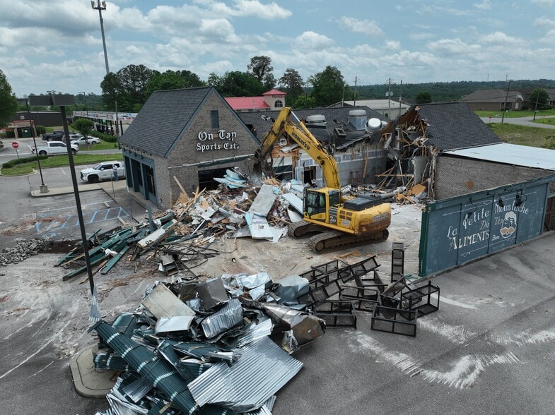 More Photos Of 1600 Main St, Fultondale Restaurant For Lease