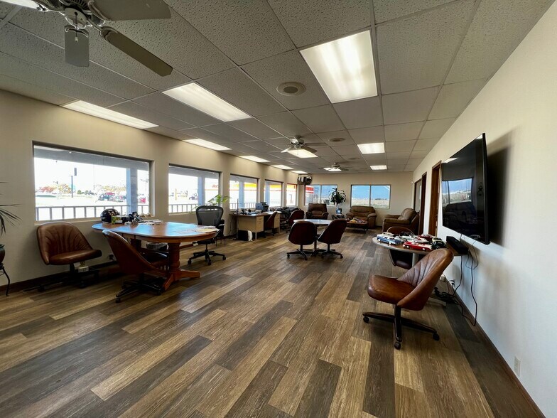 More Photos Of 1719 E Jackson St, Macomb Auto Dealership For Sale