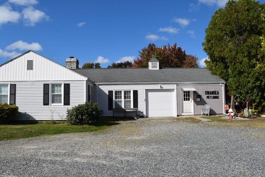 Primary Photo Of 475 Cedar Ave, Swansea Flex For Sale