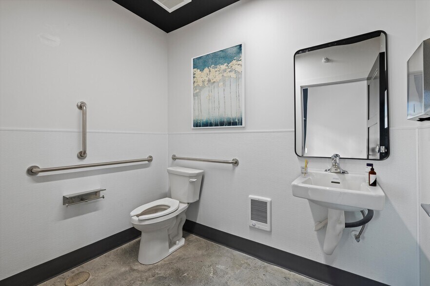 More Photos Of 2517 Logan St, Richland Service For Sale