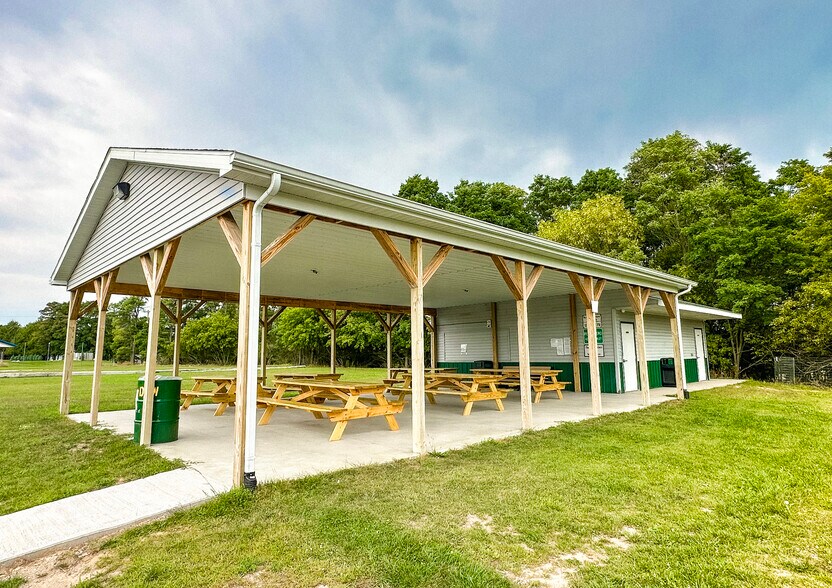 More Photos Of 210 2nd St, Lincoln Flex For Sale