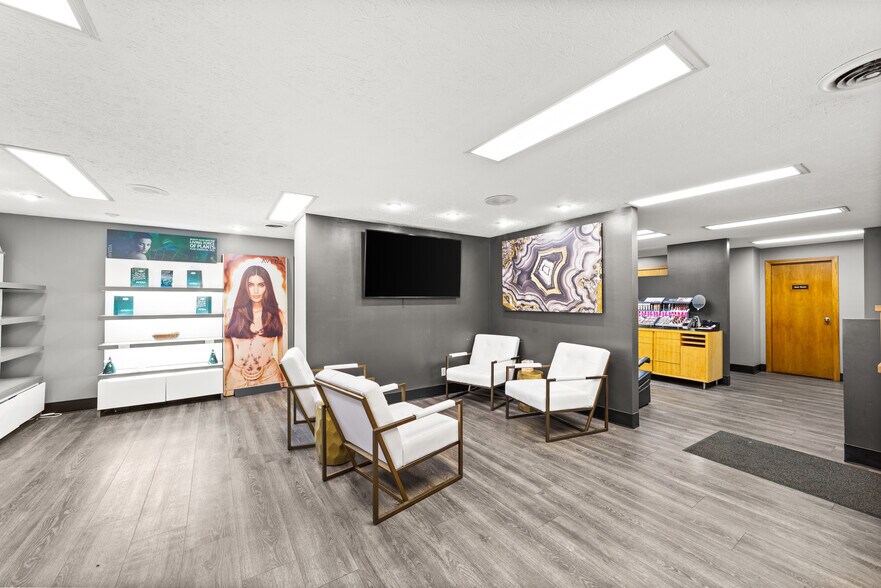 More Photos Of 6071 Old Middle Ridge Rd, Lorain Office For Sale