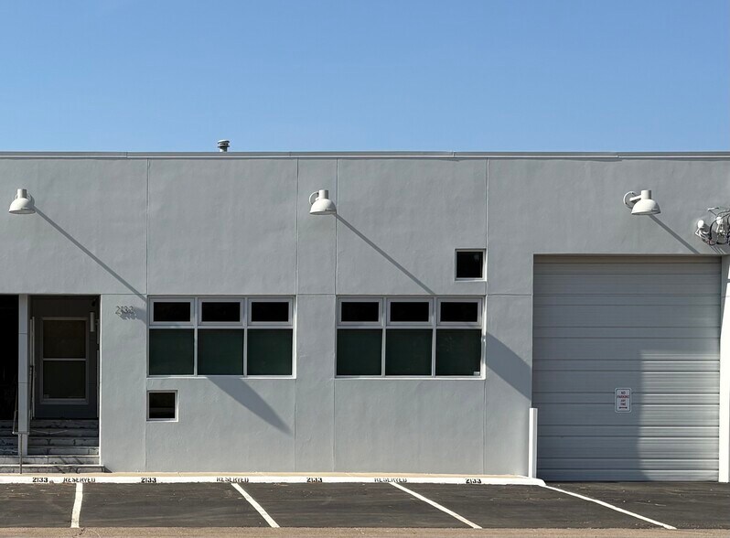 More Photos Of 2119-2133 Farrington St, Dallas Warehouse For Sale