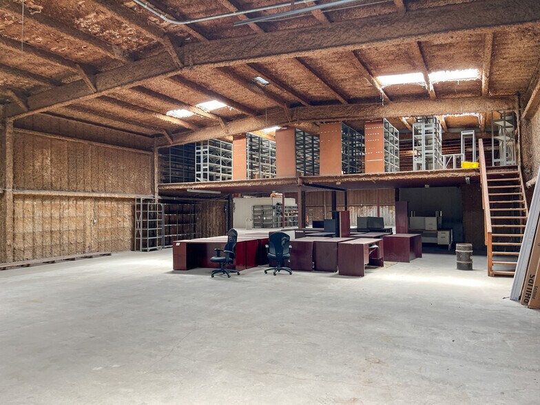 More Photos Of 729 W Saint Peter St, New Iberia Showroom For Sale