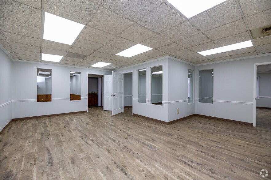 More Photos Of 6230-6360 Busch Blvd, Columbus Unknown For Lease