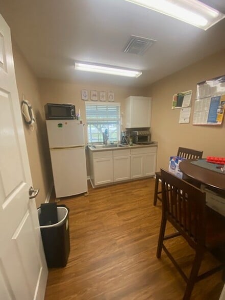 More Photos Of 1329 Hibiscus Dr, Cape Coral Office For Lease