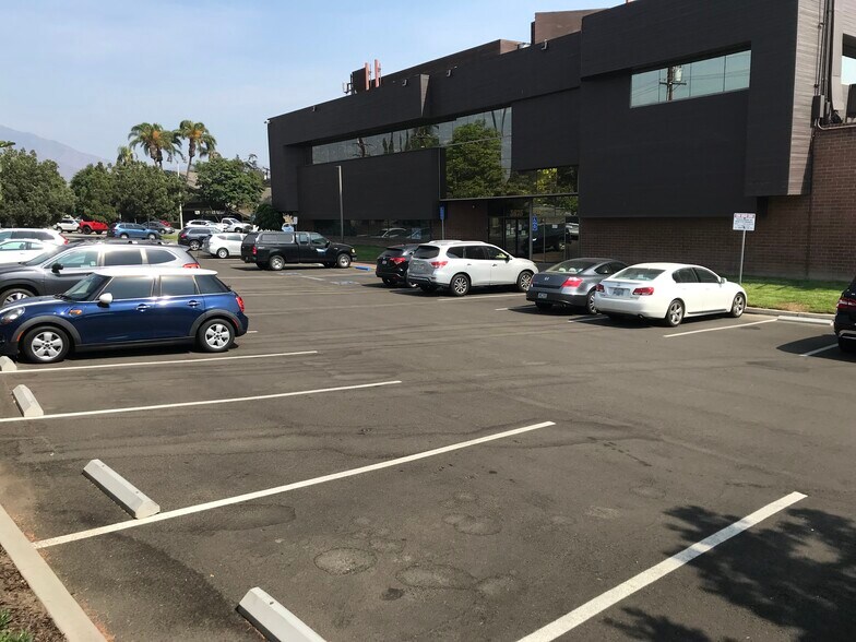 More Photos Of 3675 Huntington Dr, Pasadena Medical For Lease