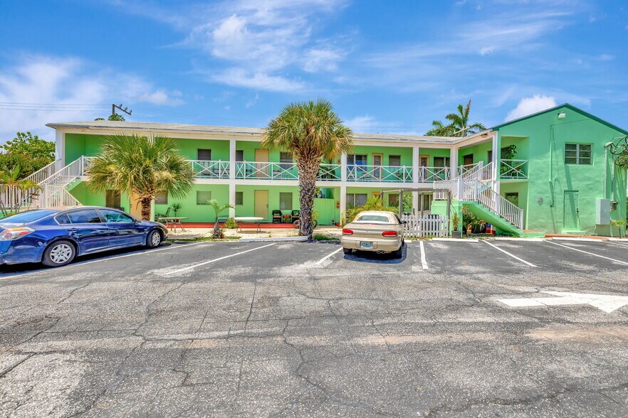More Photos Of 320 N Federal Hwy, Lake Worth Hotel For Sale