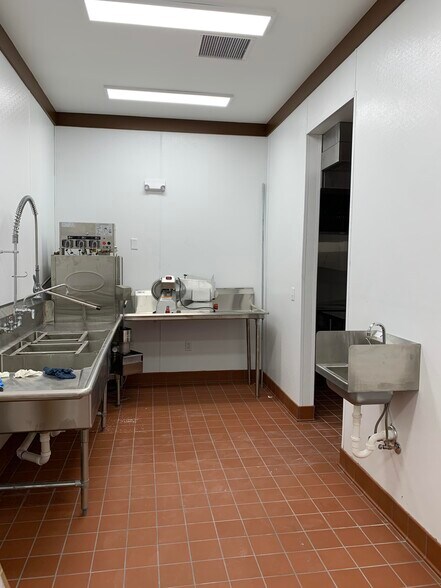 More Photos Of 219 Myrtle Ave, Carolina Beach Restaurant For Lease