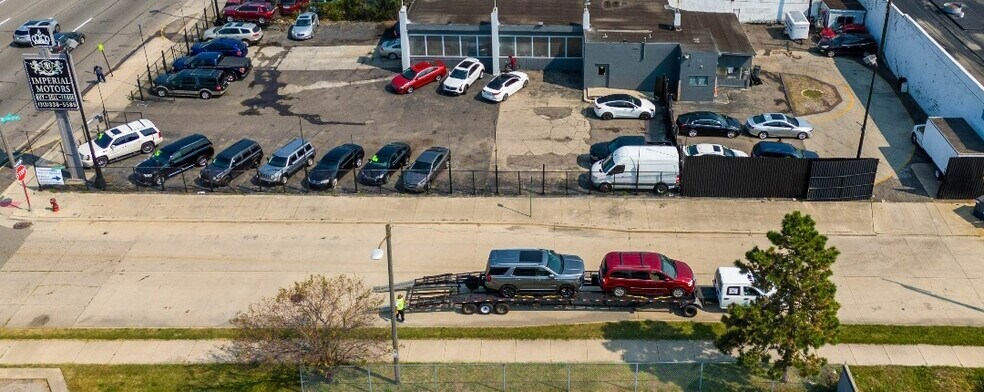 More Photos Of 7765-7775 W 8 Mile Rd, Detroit Storefront Retail Office For Lease