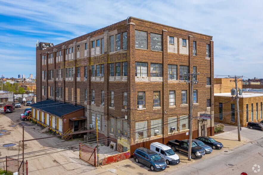 More Photos Of 3065 N Rockwell St, Chicago Industrial For Sale