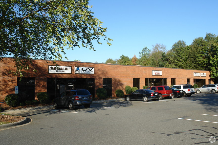 Primary Photo Of 1421 Orchard Lake Dr, Charlotte Warehouse For Lease