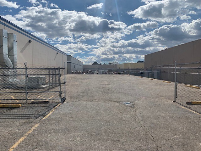 More Photos Of 4975 Paris St, Denver Warehouse For Lease