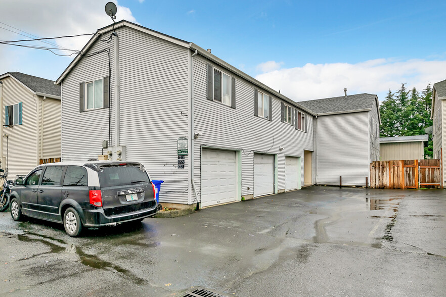 Primary Photo Of 8218 SE Washington St, Portland Apartments For Sale