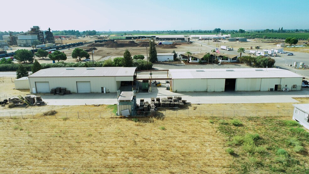 More Photos Of 43016 Road 68, Reedley Warehouse For Lease
