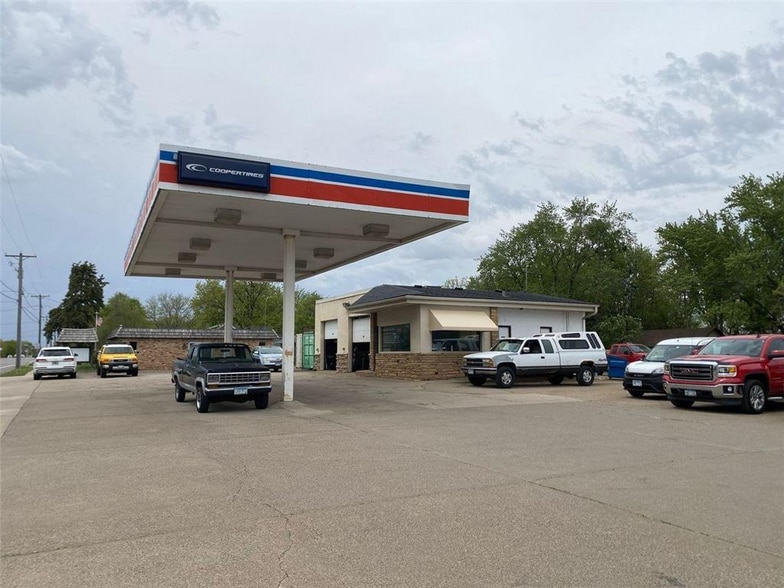 Primary Photo Of 743 Broadway St E, Monticello Auto Repair For Sale
