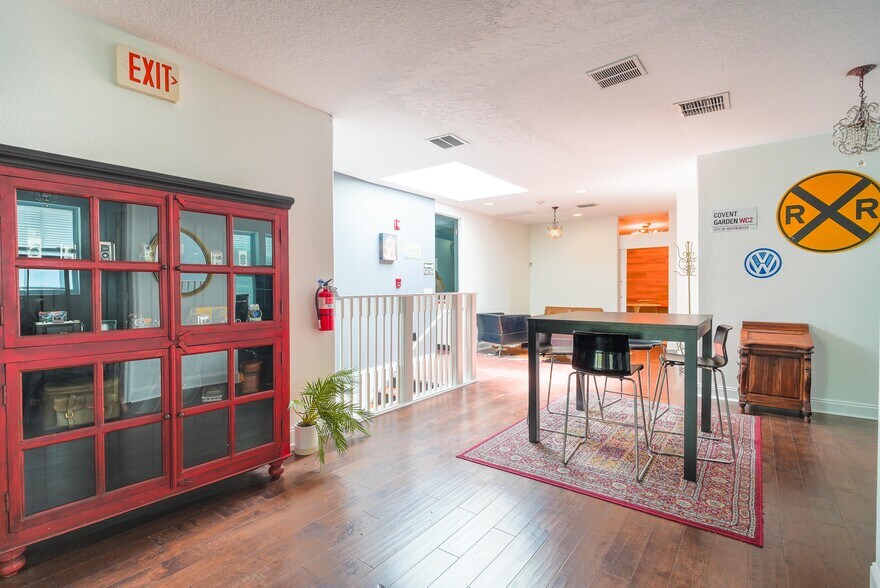 More Photos Of 2531 Central Ave, Saint Petersburg Coworking Space