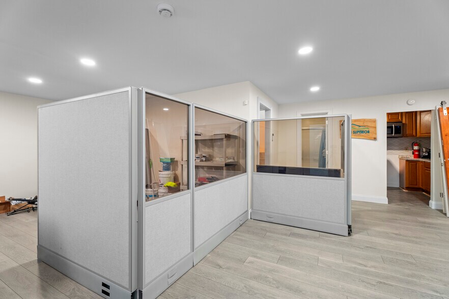 More Photos Of 264 Vauxhall St, New London Warehouse For Sale