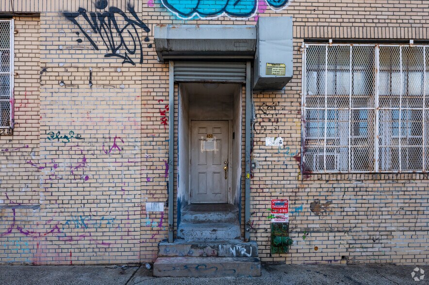 More Photos Of 450 Austin Pl, Bronx Warehouse For Lease
