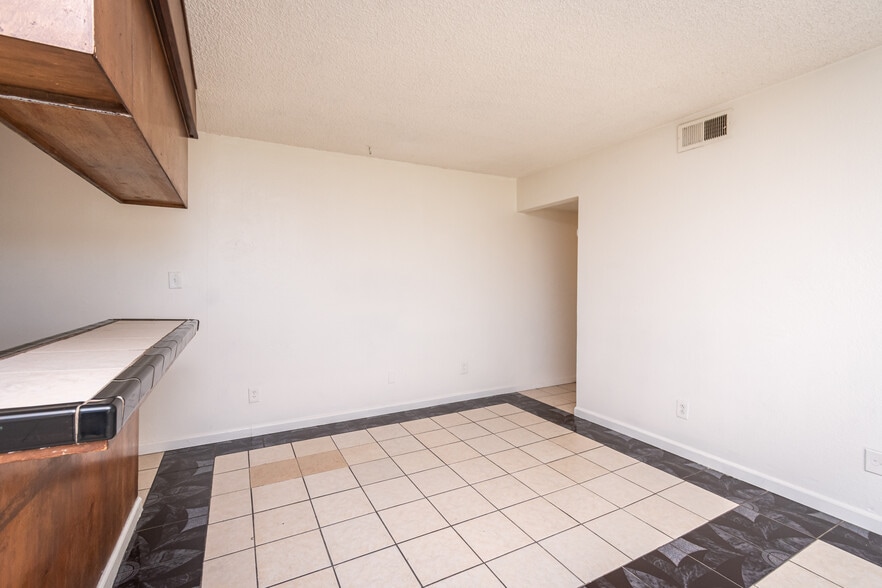 More Photos Of 10 Nedra Ct, Sacramento Apartments For Sale