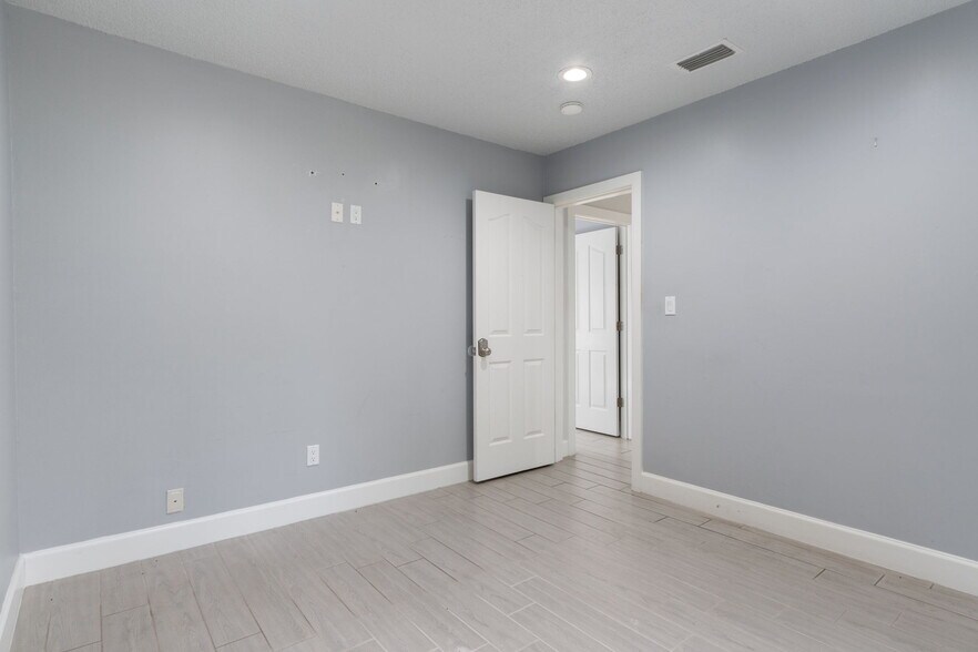 More Photos Of 17110 Gunn Hwy, Odessa Loft Creative Space For Sale