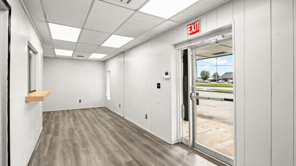 More Photos Of 8720 S Penn Ave, Oklahoma City Office For Sale