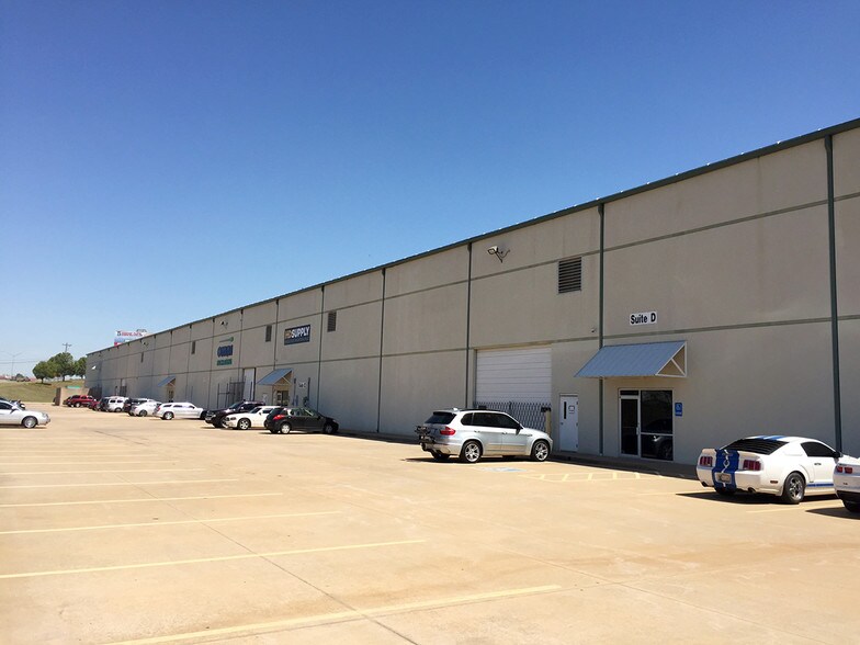 More Photos Of 11301 Partnership Dr, Oklahoma City Distribution For Lease