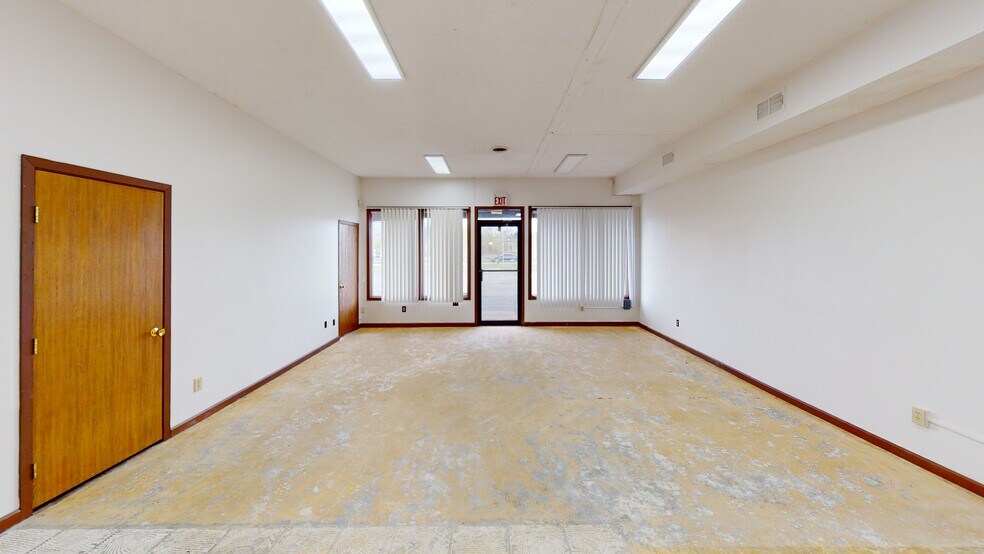 More Photos Of 7326-7338 Southern Blvd, Youngstown Unknown For Lease