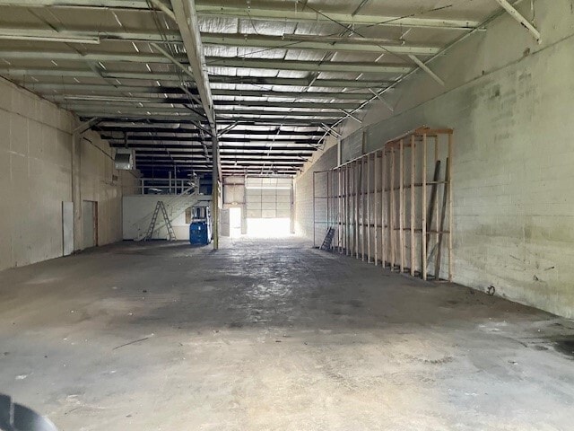 More Photos Of 1321-1333 E Main St, Griffith Warehouse For Lease