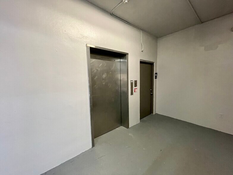 More Photos Of 5975 W Sunrise Blvd, Sunrise Office For Lease