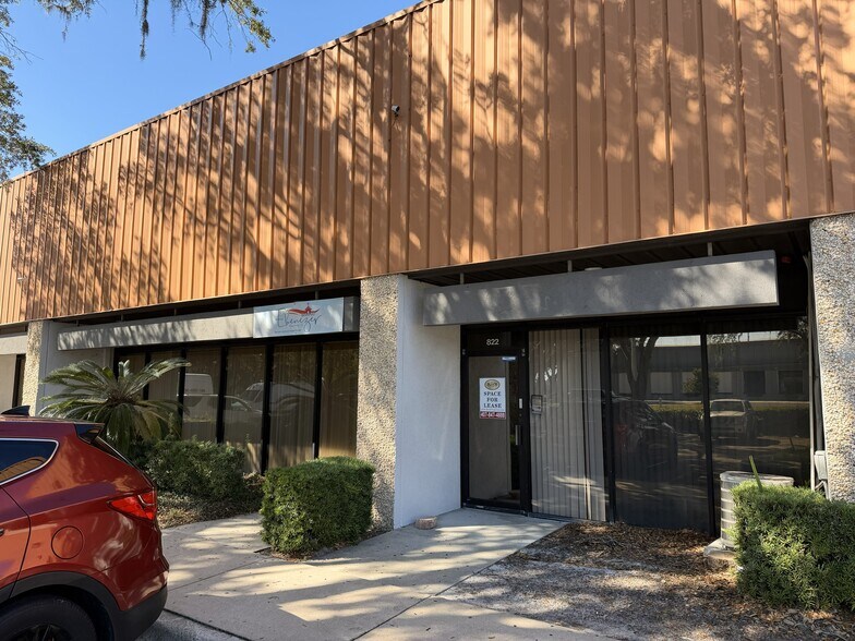 More Photos Of 800-816 N Hoagland Blvd, Kissimmee Distribution For Sale