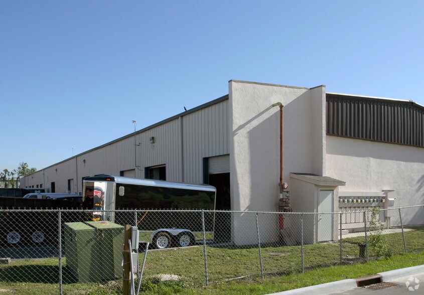 More Photos Of 12165 Metro Pky, Fort Myers Light Manufacturing For Lease