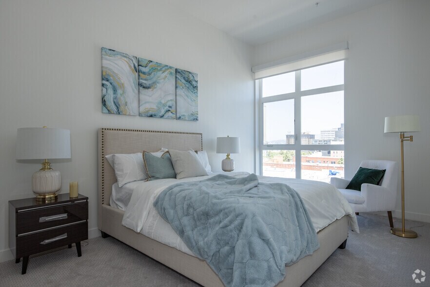 More Photos Of 801 S Berendo St, Los Angeles Apartments For Lease