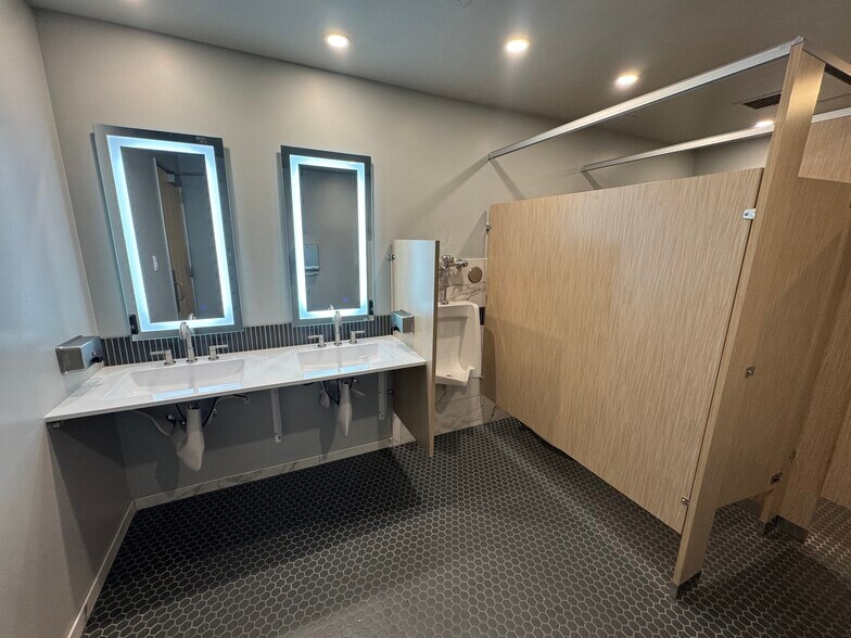 More Photos Of 5011 Meadowood Mall Cir, Reno Office For Lease