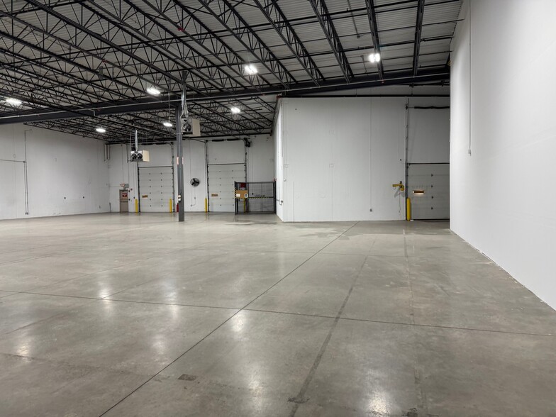 More Photos Of 1601-1627 Rock Creek Blvd, Joliet Distribution For Sale