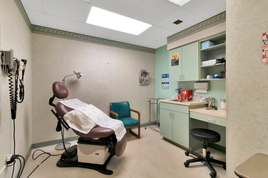 More Photos Of 2525 Harbor Blvd, Port Charlotte Medical For Sale