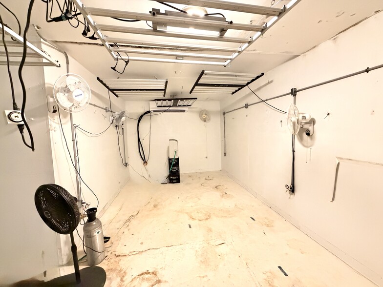 More Photos Of 35 Wells St, Croswell Freestanding For Sale