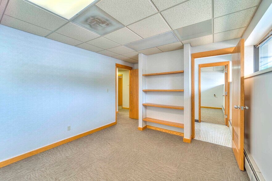 More Photos Of 900 E Michigan Ave, Jackson Office For Lease