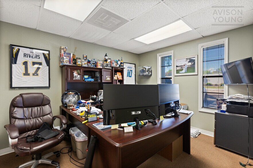 More Photos Of 175 Semoran Commerce Pl, Apopka Light Distribution For Sale