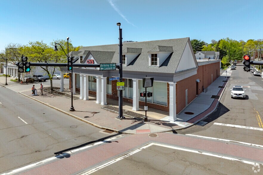More Photos Of 694-696 West Ave, Norwalk Freestanding For Lease