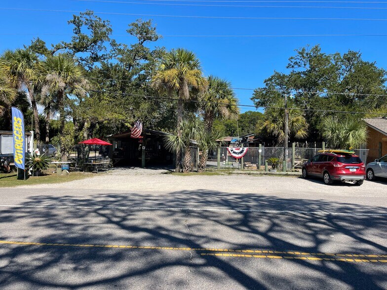 More Photos Of 2111 Sea Island Pky, Saint Helena Island General Retail For Sale