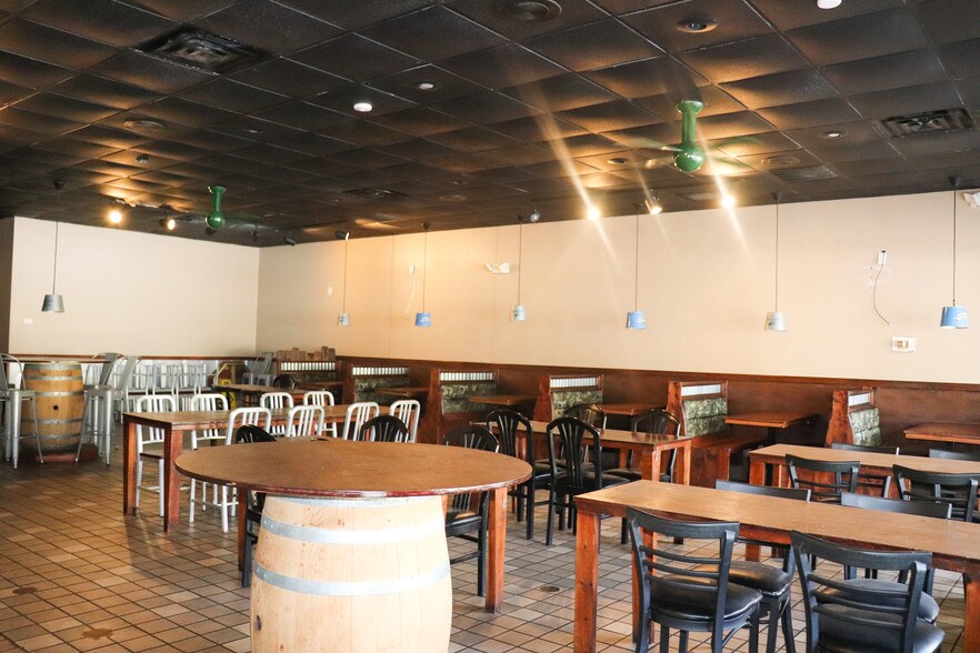 More Photos Of 14209 W Newberry Rd, Newberry Restaurant For Lease