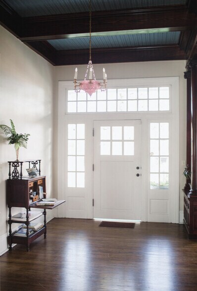 More Photos Of 1031 N Congress St, Jackson Office For Sale