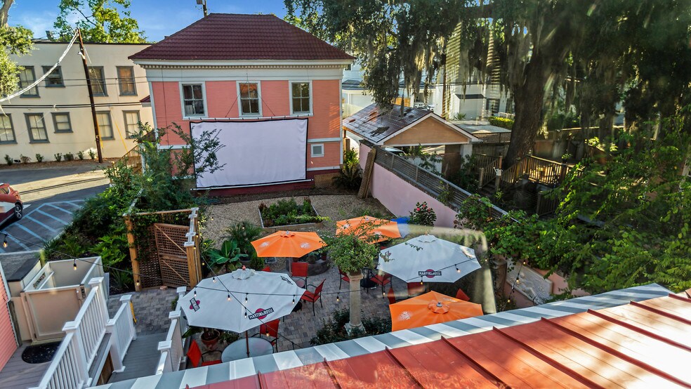 More Photos Of 119 E 37th St, Savannah Restaurant For Sale