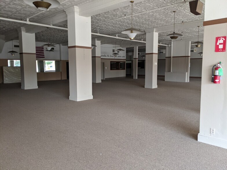 More Photos Of 200 N Vermilion St, Danville Storefront For Sale